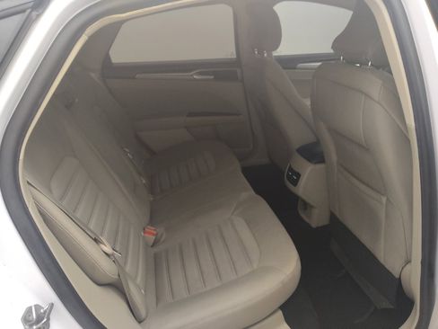 Used 2019 Ford Fusion SE FWD image 19