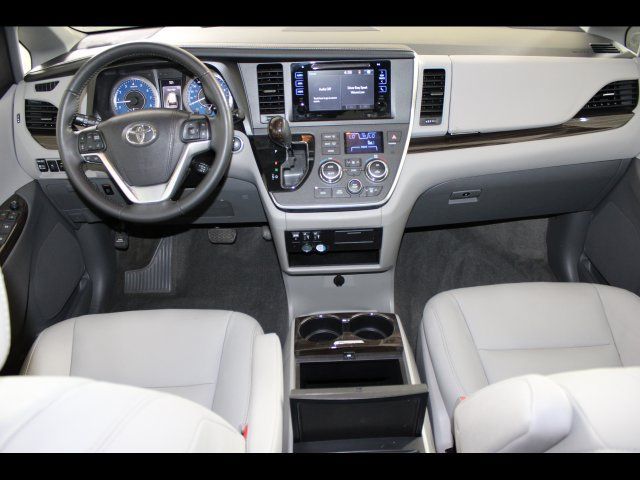 Used 2017 Toyota Sienna XLE w/ XLE Navigation Package FWD image 15