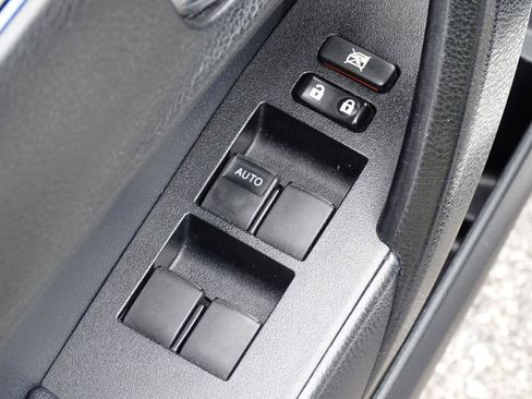 Used 2019 Toyota Corolla SE FWD image 18