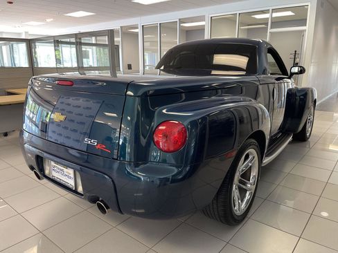 Used 2005 Chevrolet SSR w/ Preferred Equipment Group RWD image 4