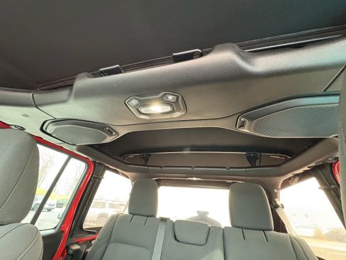 Used 2018 Jeep Wrangler Unlimited Sport S image 25