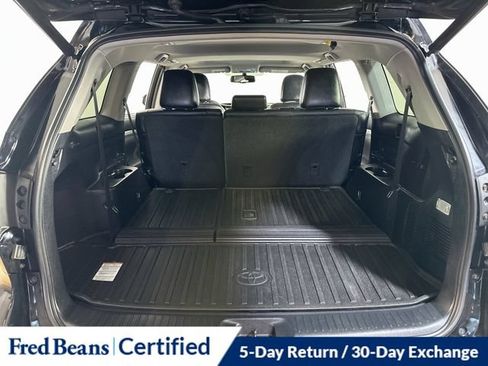 Used 2016 Toyota Highlander XLE AWD/4WD image 12