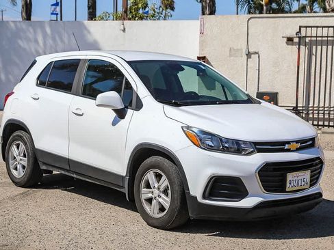 Used 2020 Chevrolet Trax LS w/ LPO, Protection Package FWD image 3