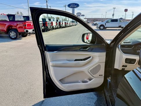 Used 2021 Jeep Grand Cherokee L Limited image 13