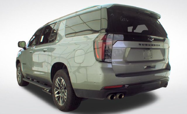 Used 2025 Chevrolet Suburban Z71 AWD/4WD image 11