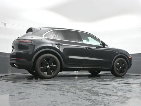 Used 2022 Porsche Cayenne AWD/4WD image 40