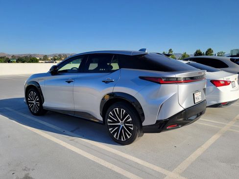 Used 2024 Lexus RZ 300e Premium w/ Technology Package FWD image 3