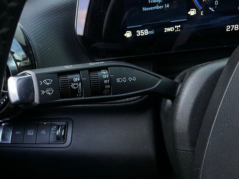 Used 2025 Chevrolet Equinox LT image 34