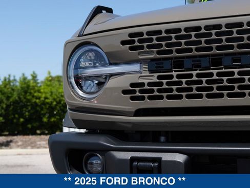 Used 2025 Ford Bronco Badlands AWD/4WD image 10