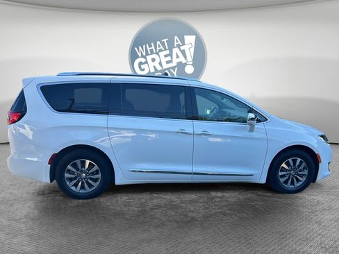Certified 2020 Chrysler Pacifica Limited w/ Advanced Safetytec Group FWD image 2