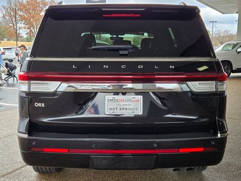 Used 2024 Lincoln Navigator Reserve image 4