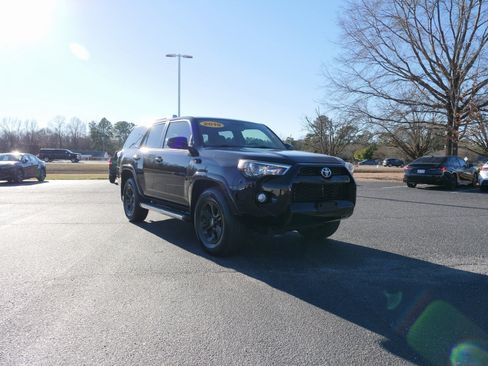 Used 2016 Toyota 4Runner SR5 image 10