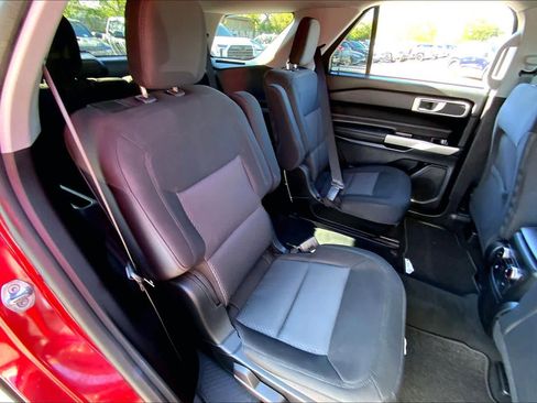 Used 2022 Ford Explorer XLT image 18