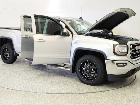 Used 2017 GMC Sierra 1500 SLE w/ SLE Value Package AWD/4WD image 9