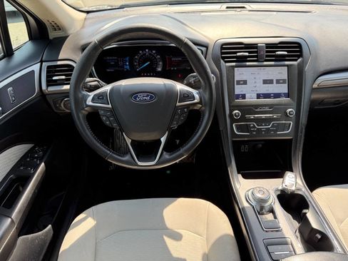 Used 2020 Ford Fusion SE w/ Equipment Group 151A image 16