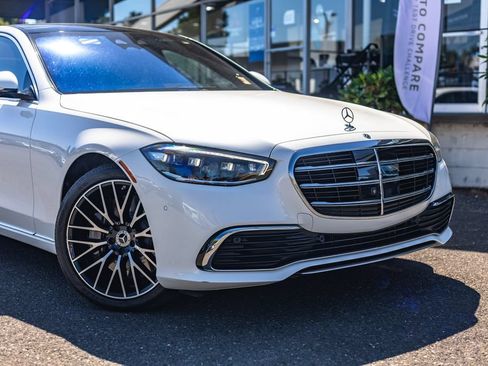 Used 2022 Mercedes-Benz S 580 4MATIC Sedan image 3