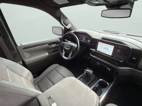 Used 2025 GMC Sierra 1500 SLT w/ SLT Premium Plus Package image 18