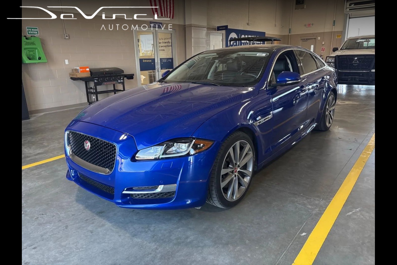 Used 2017 Jaguar XJ R-Sport RWD image 1