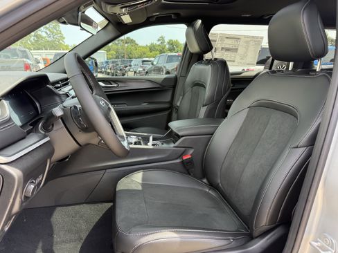 New 2025 Jeep Grand Cherokee L Altitude image 14