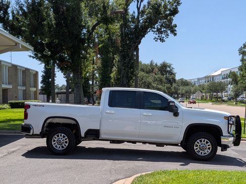 Used 2023 Chevrolet Silverado 2500 LT w/ Advanced Trailering Package AWD/4WD image 4
