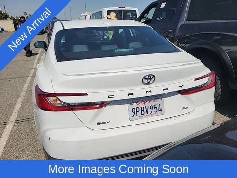 Used 2025 Toyota Camry SE FWD image 3