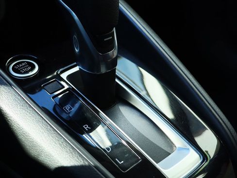 Used 2022 Nissan Versa SR w/ Convenience Package image 47