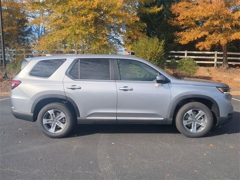 New 2025 Honda Pilot EX-L image 3