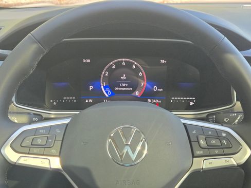 New 2026 Volkswagen Taos SE FWD image 17