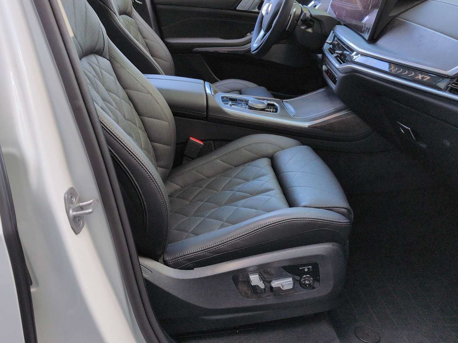 Used 2026 BMW X7 xDrive40i w/ Premium Package AWD/4WD image 24