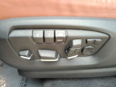 Used 2017 BMW X5 xDrive40e image 13