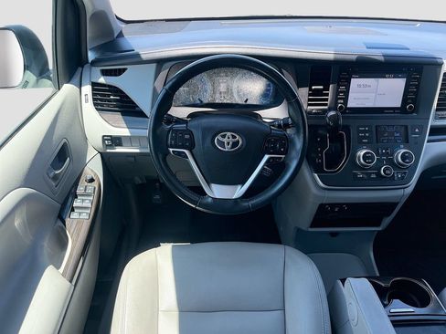 Used 2020 Toyota Sienna XLE FWD image 20