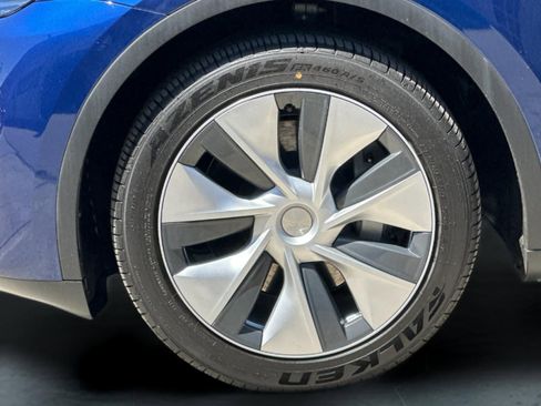 Used 2024 Tesla Model Y Long Range AWD/4WD image 25