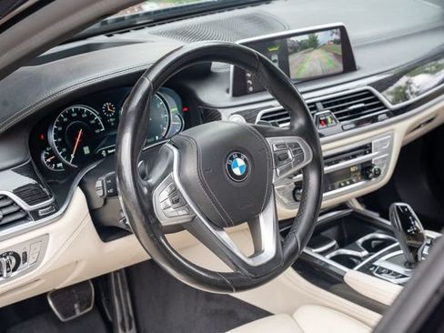 Used 2019 BMW 740i w/ Executive Package RWD image 19