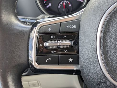 Used 2024 Kia Carnival LX FWD image 29