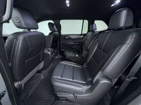 Used 2025 GMC Acadia Elevation w/ Elevation Premium Package AWD/4WD image 5