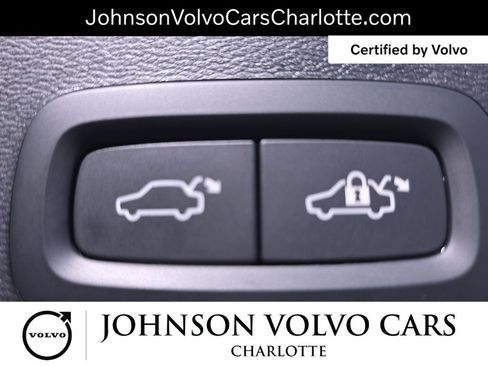 Used 2025 Volvo XC40 B5 Plus AWD/4WD image 13