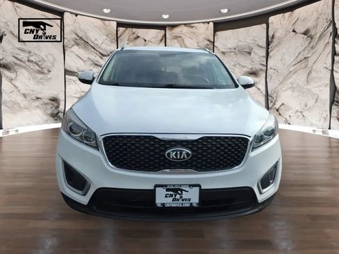 Used 2018 Kia Sorento AWD image 2