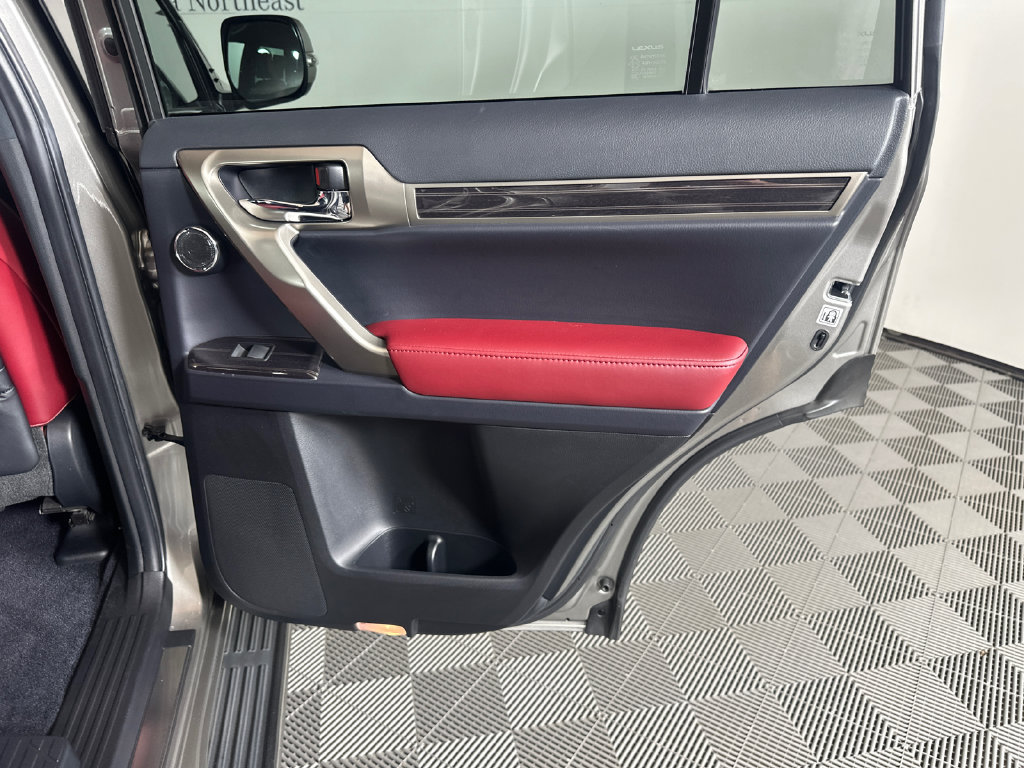 Used 2021 Lexus GX 460 Luxury w/ Accessory Package AWD/4WD image 16