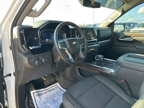 Used 2022 Chevrolet Silverado 1500 LT w/ Z71 Off-Road Package image 12