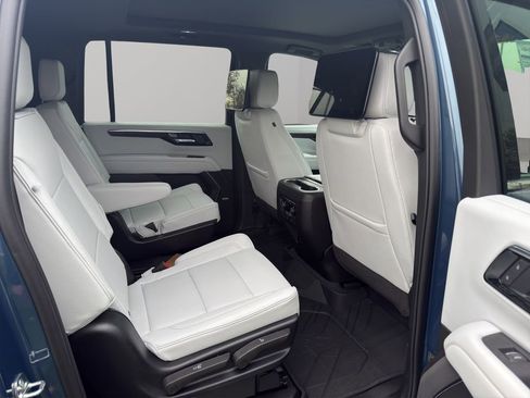 New 2026 Chevrolet Suburban Premier image 10