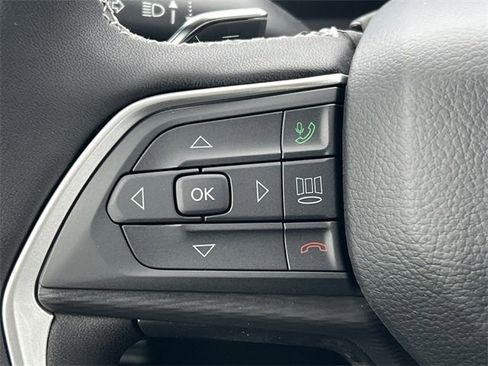 New 2025 Jeep Grand Cherokee Altitude image 18