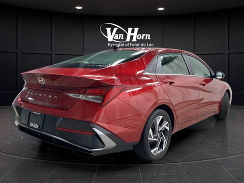 Used 2024 Hyundai Elantra SEL w/ Convenience Package FWD image 7
