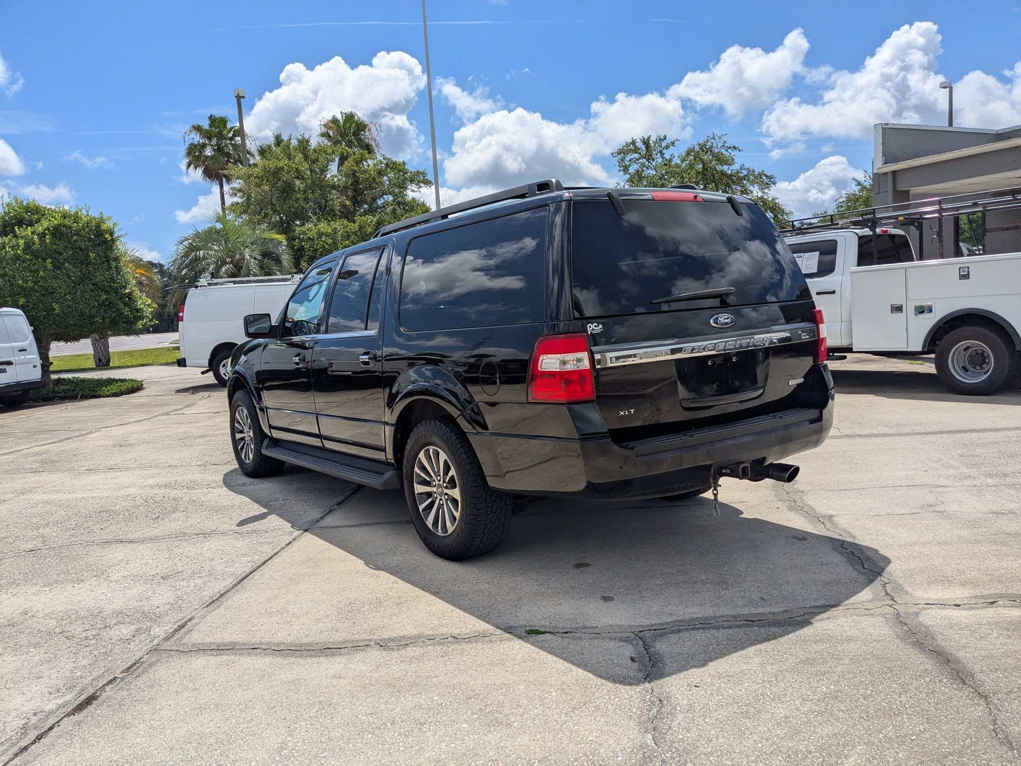 Used 2016 Ford Expedition EL XLT w/ Equipment Group 202A RWD image 6