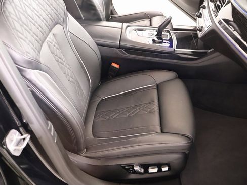 Used 2021 BMW 750i xDrive w/ Executive Package image 15