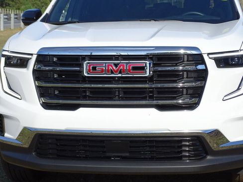 Used 2025 GMC Acadia Elevation image 31