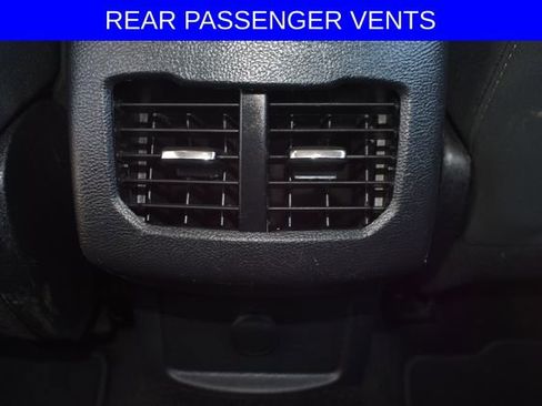 Used 2017 Ford Fusion SE w/ Fusion SE Technology Package FWD image 6
