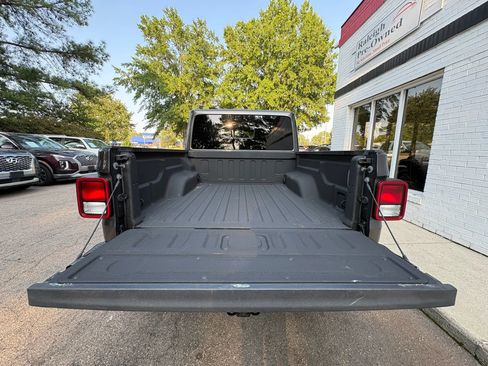 Used 2022 Jeep Gladiator Mojave w/ Cold Weather Group AWD/4WD image 22