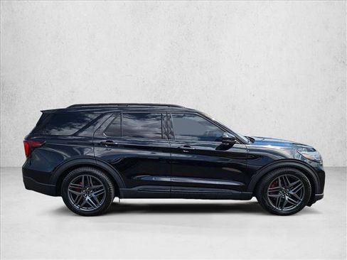 Used 2025 Ford Explorer ST AWD/4WD image 4