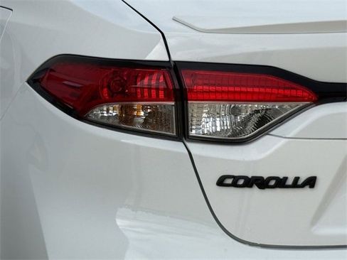 Used 2025 Toyota Corolla SE image 6