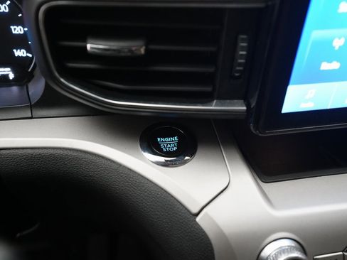 Used 2023 Ford Explorer XLT w/ Equipment Group 202A image 31